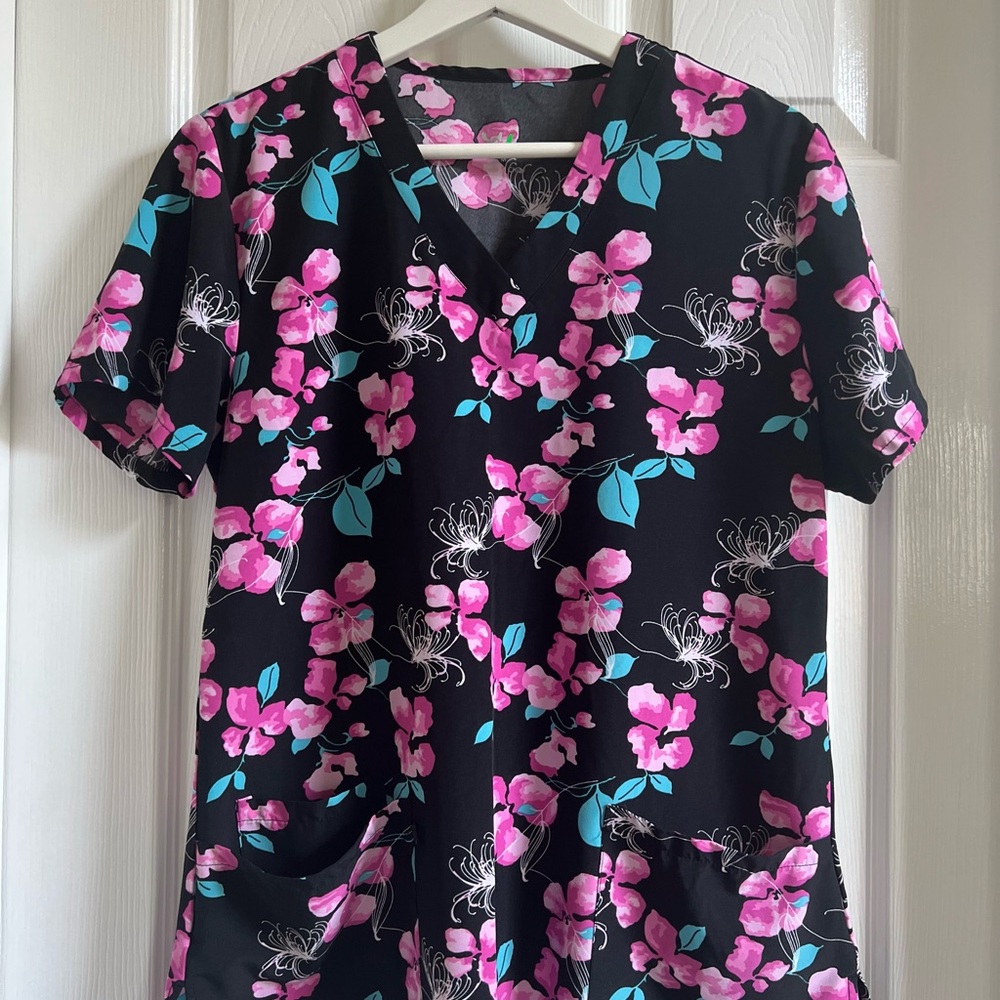 Elegant Black and Pink Floral Women's Short Sleeve Scrub Top